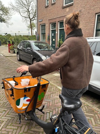 250529 J en S Bakfiets eten Gorzen Groot